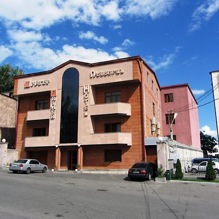 Primer Hotel Jerevan Exteriör bild