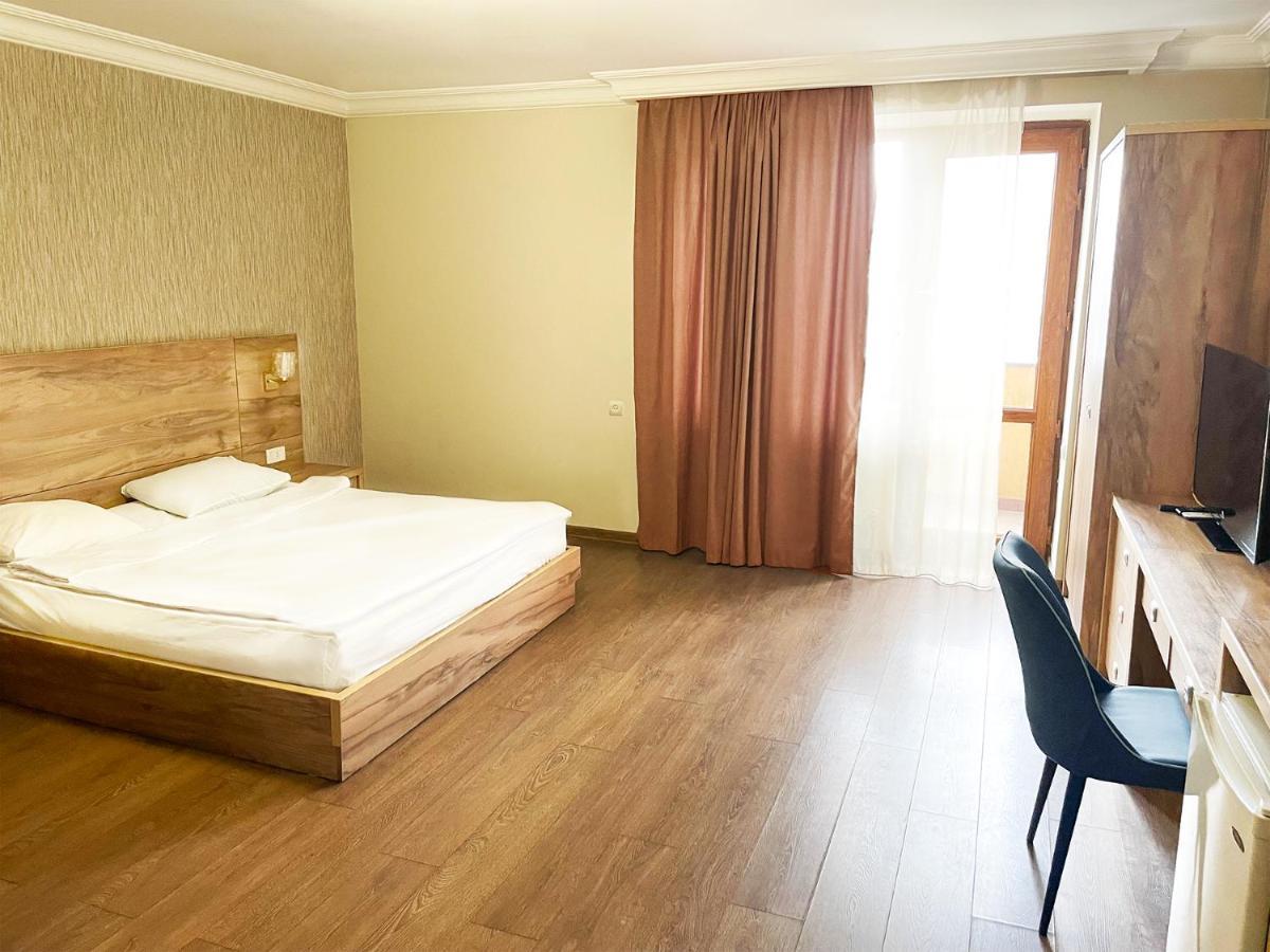 Primer Hotel Jerevan Exteriör bild