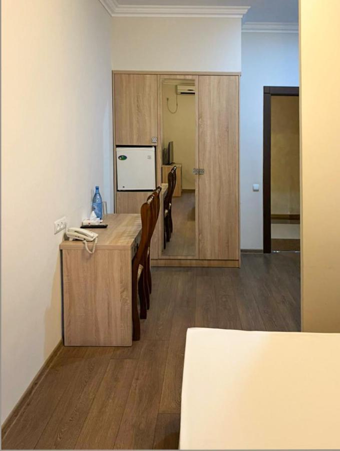 Primer Hotel Jerevan Exteriör bild